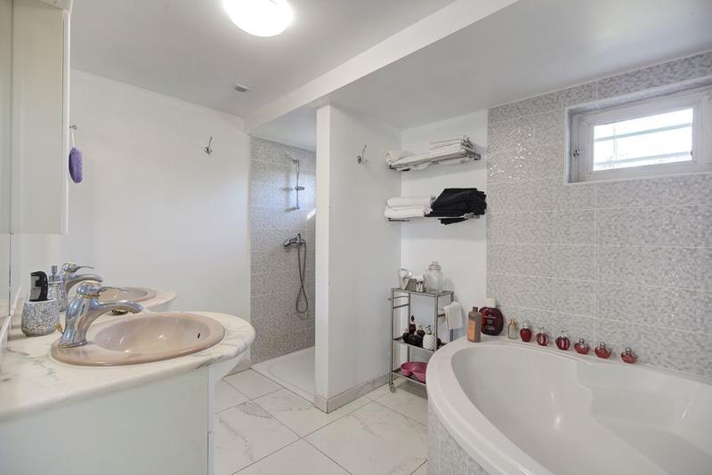 Maison - 340 m² - 10 pièces