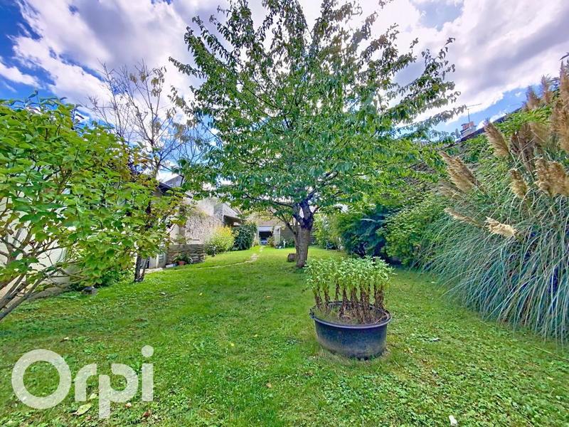 Maison - 180 m² - 9 pièces