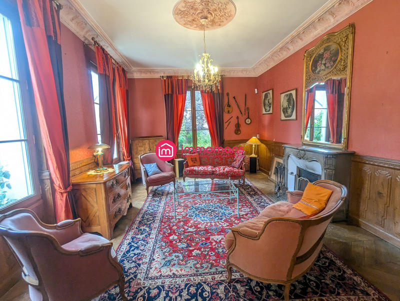 Maison - 203 m² - 9 pièces