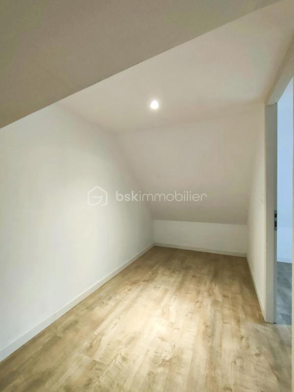 Maison - 241 m² - 8 pièces