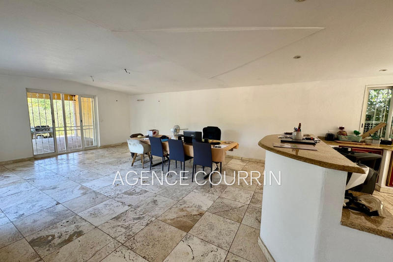 Maison - 205 m² - 5 pièces