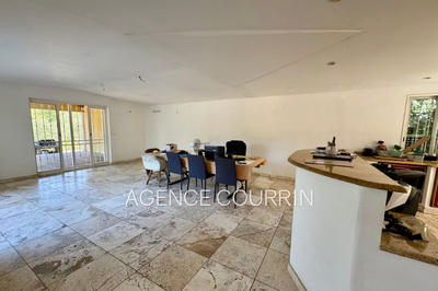 Maison - 205 m² - 5 pièces