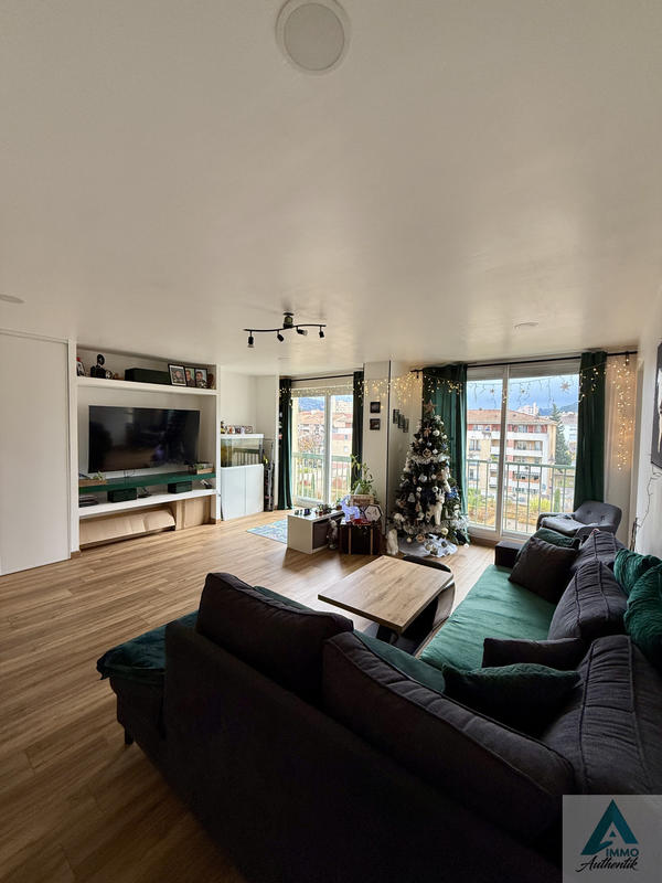 Appartement - 80 m² - 4 pièces