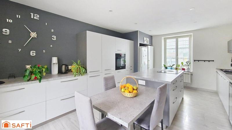 Maison - 200 m² - 8 pièces