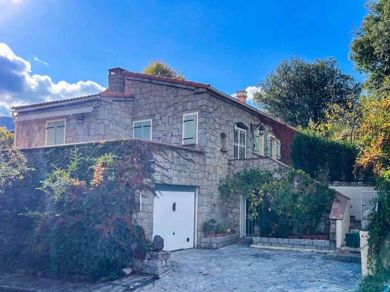 Maison en pierre - 178 m² - 6 pièces