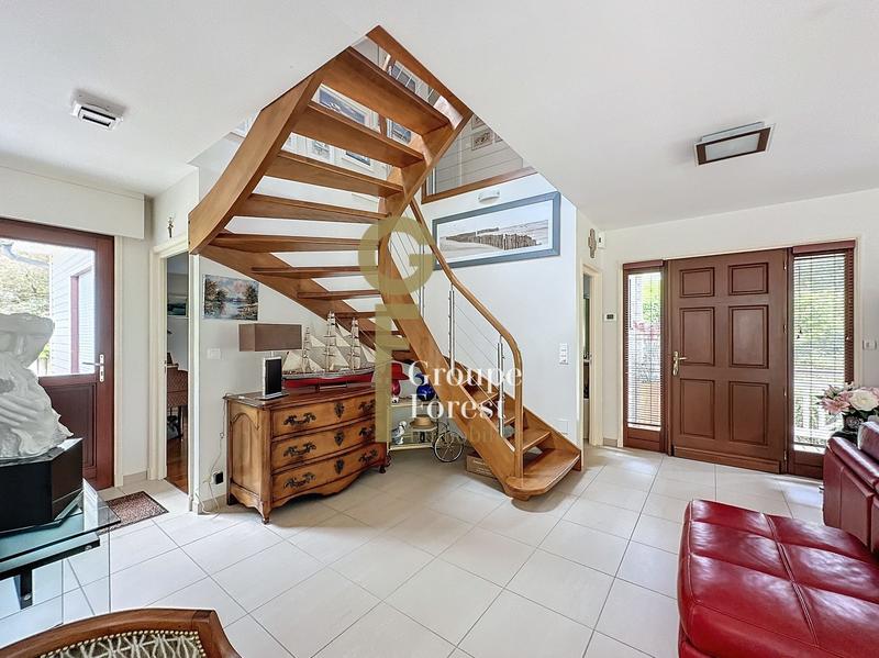 Maison - 167 m² - 6 pièces