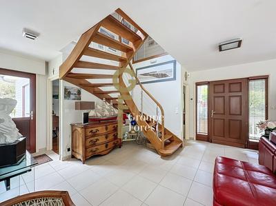 Maison - 167 m² - 6 pièces