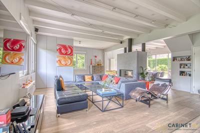 Villa - 243 m² - 8 pièces