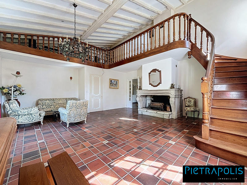 Maison - 278 m² - 9 pièces