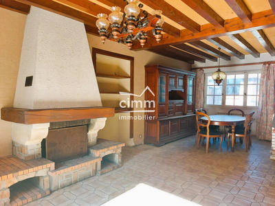 Maison traditionnelle - 186 m² - 7 pièces