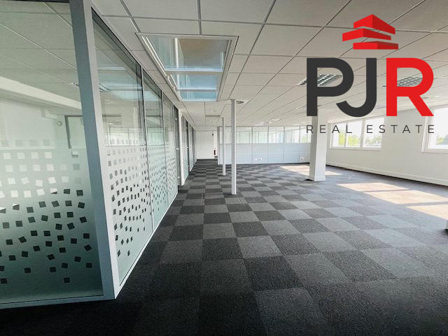 Bureau - 675 m²