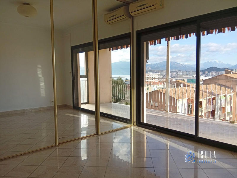 Appartement - 128 m² - 4 pièces