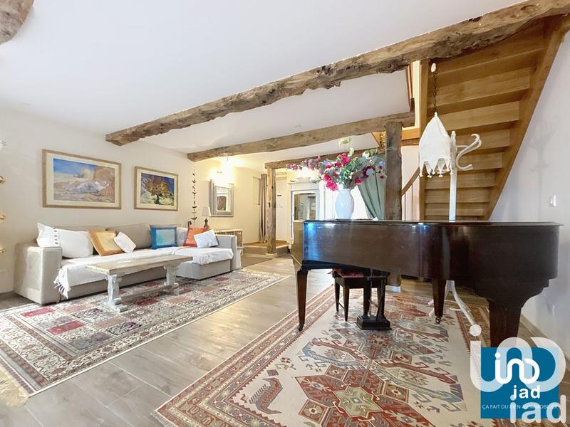 Maison - 220 m² - 11 pièces