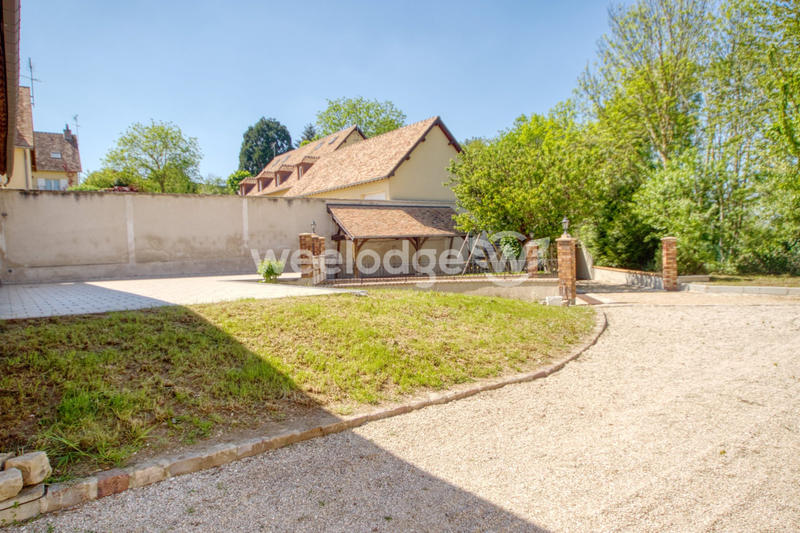 Maison - 218 m² - 6 pièces