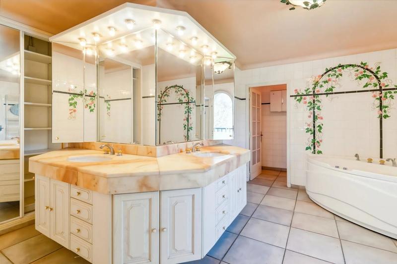 Maison - 500 m² - 8 pièces