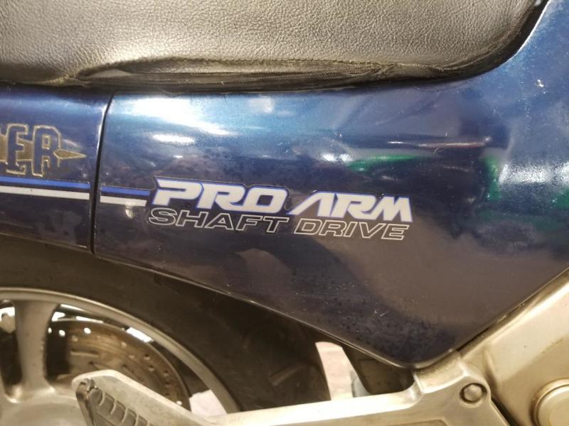 Honda Revere ntv 650 honda 0650 bleu