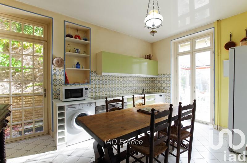 Maison - 230 m² - 10 pièces