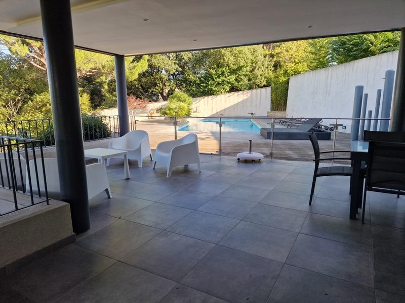 Propriété - 350 m² - 8 pièces