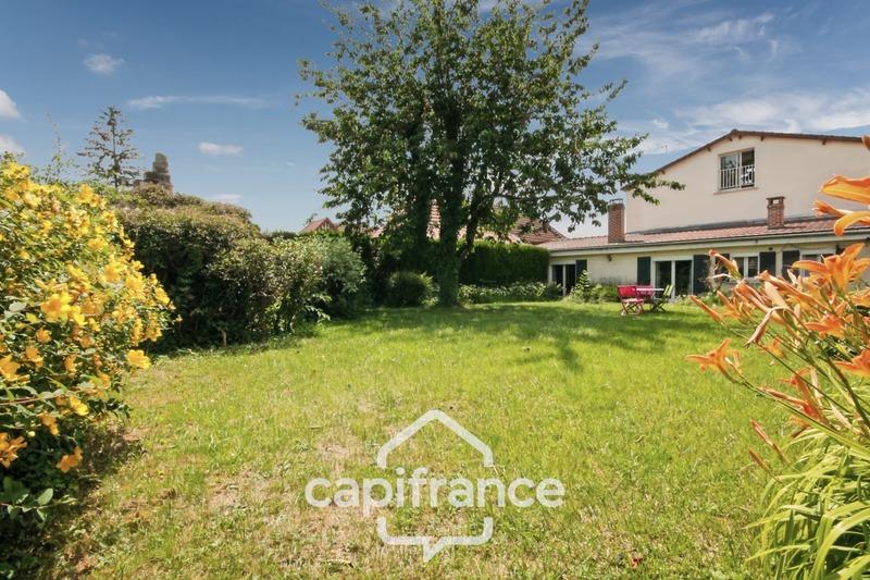 Maison - 211 m² - 7 pièces