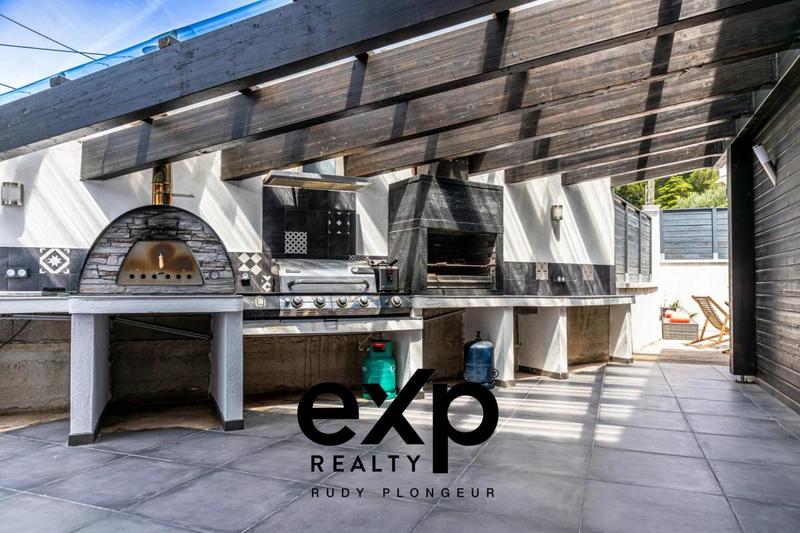 Propriété - 285 m² - 9 pièces