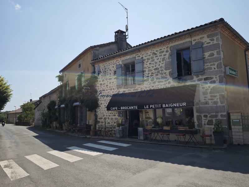 Maison - 331 m² - 6 pièces