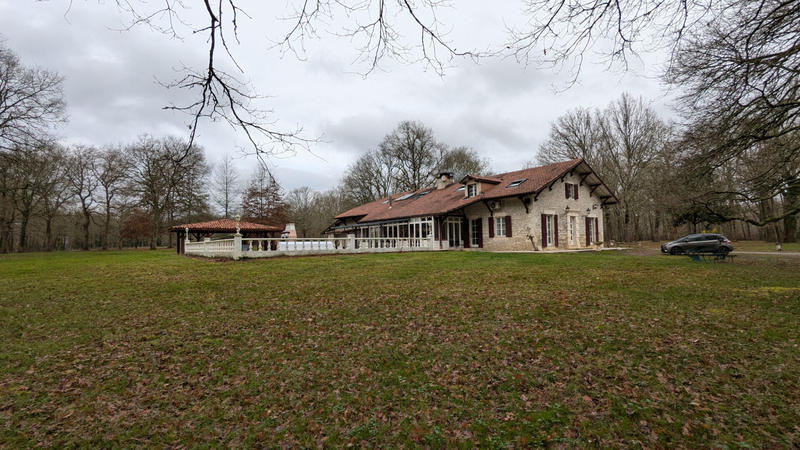 Maison - 373 m² - 12 pièces