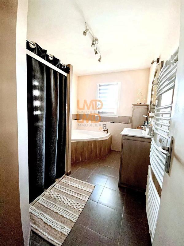 Maison - 247 m² - 5 pièces