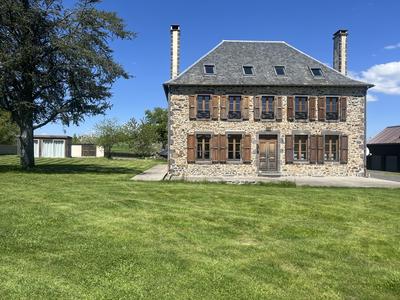 Maison - 302 m² - 8 pièces