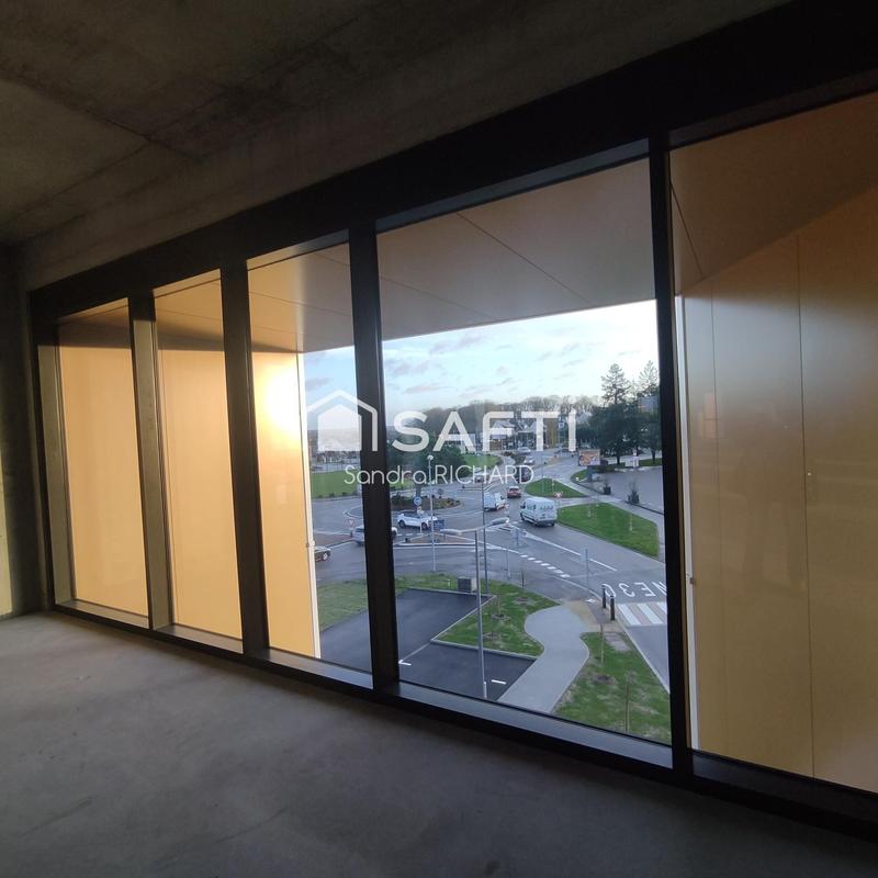 Bureau - 358 m² - 1 pièce