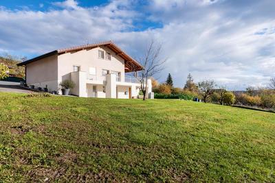 Maison - 218 m² - 9 pièces