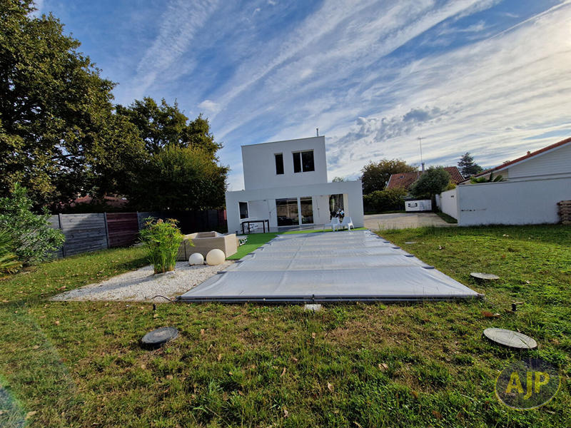 Maison - 140 m² - 5 pièces