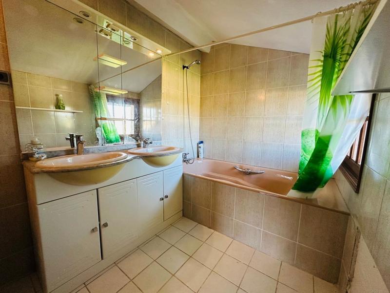 Maison - 138 m² - 5 pièces