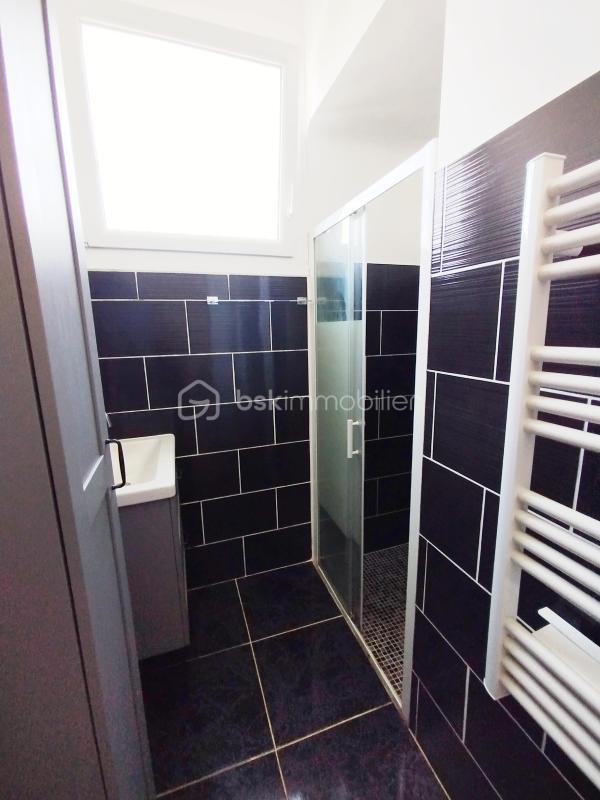 Pavillon - 180 m² - 9 pièces