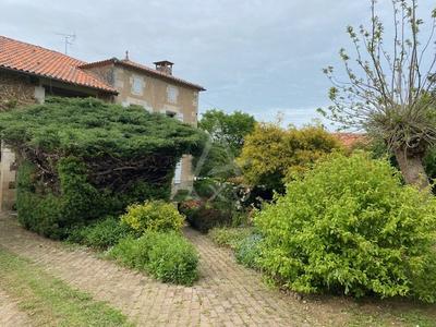 Maison - 275 m² - 6 pièces