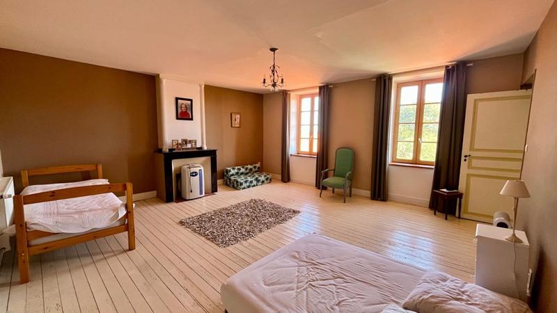 Maison - 240 m² - 6 pièces