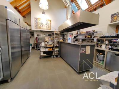 Local commercial - 317 m²