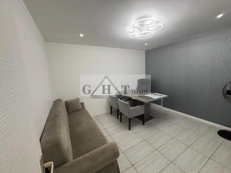 Entrepôt - 2 100 m²