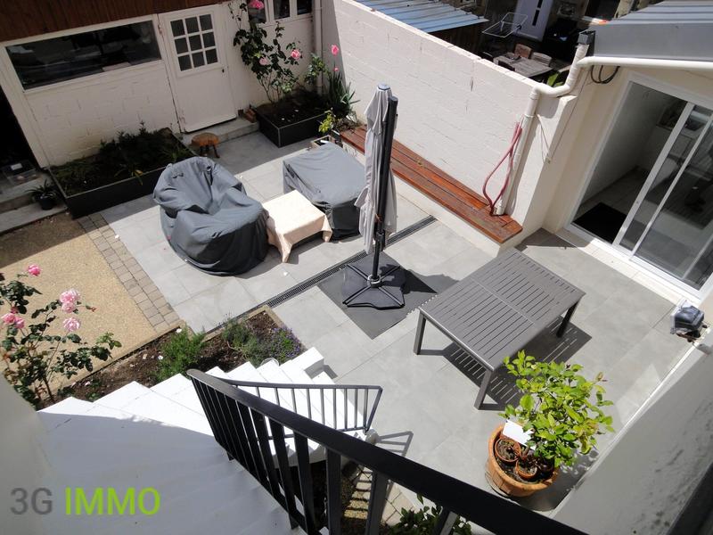 Maison - 235 m² - 9 pièces