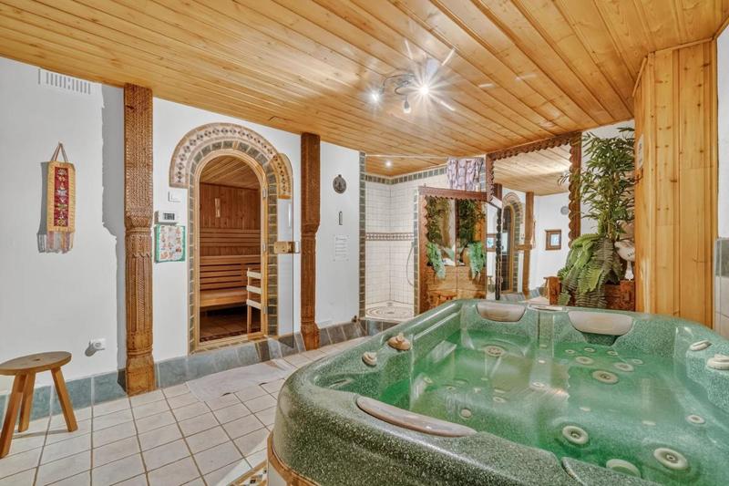 Maison chambre d'hôtes - 438 m² - 12 pièces