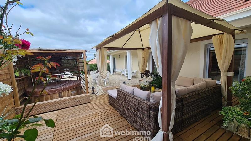 Maison - 230 m² - 8 pièces