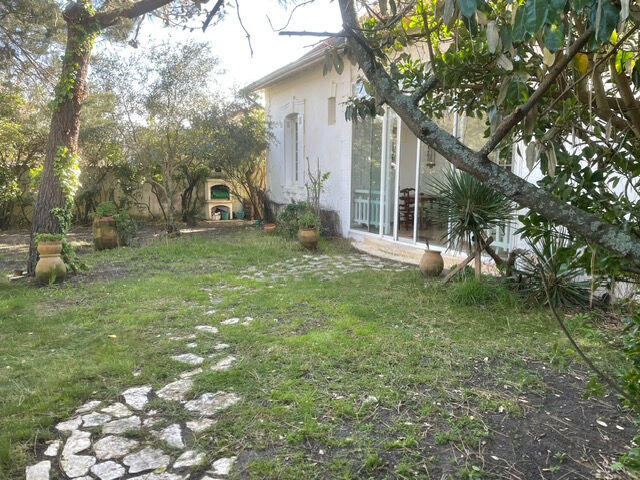 Maison - 209 m² - 9 pièces