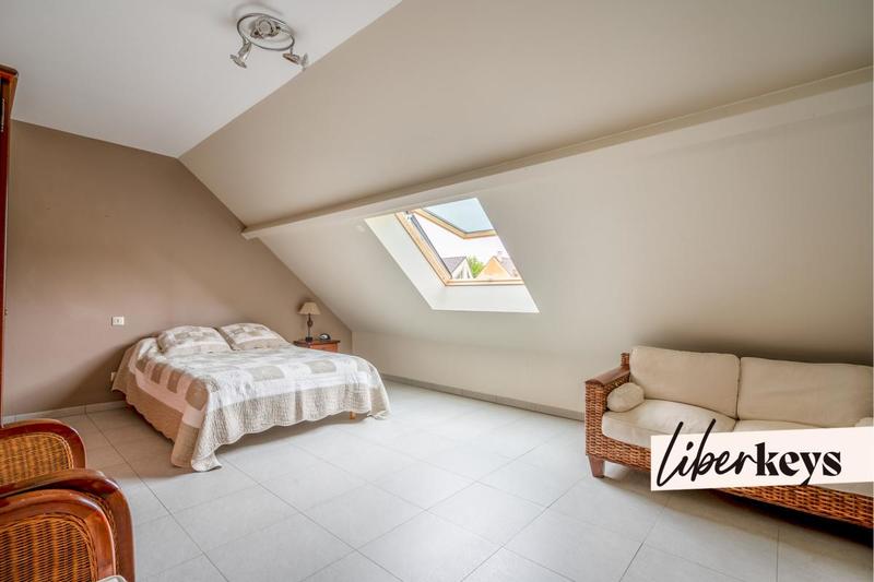 Maison - 210 m² - 7 pièces