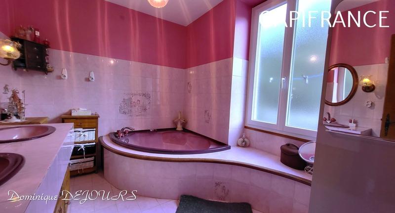 Maison - 209 m² - 8 pièces