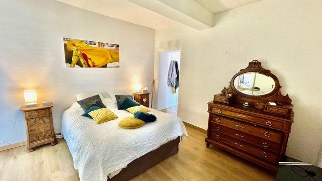 Maison - 280 m² - 6 pièces