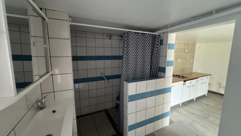 Maison en pierre - 63 m² - 2 pièces