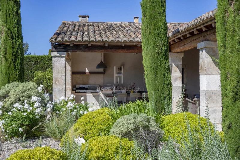 Propriété - 240 m² - 9 pièces