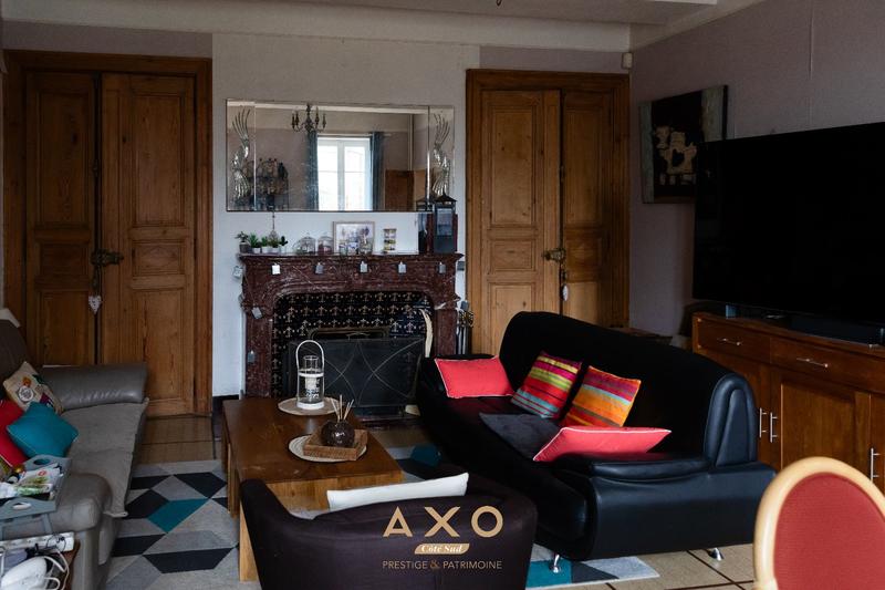 Demeure - 1 020 m² - 33 pièces