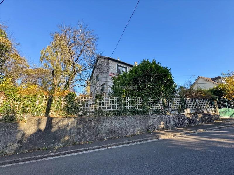 Maison - 260 m² - 10 pièces