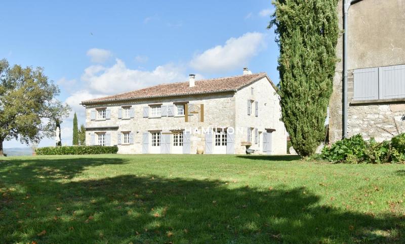 Maison - 270 m² - 7 pièces