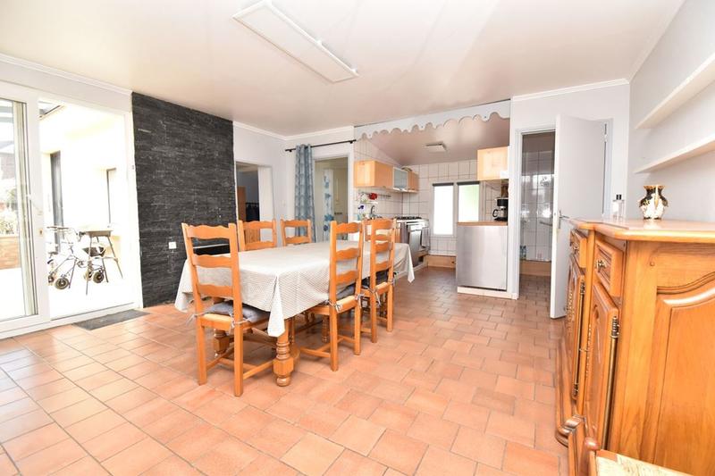 Maison traditionnelle - 223 m² - 10 pièces